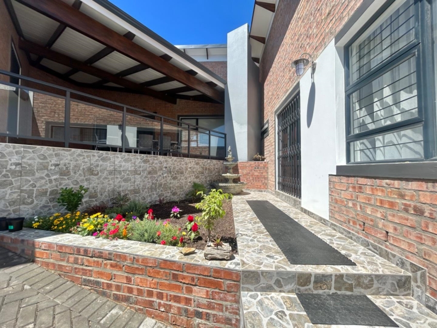 4 Bedroom Property for Sale in Noorsekloof Eastern Cape